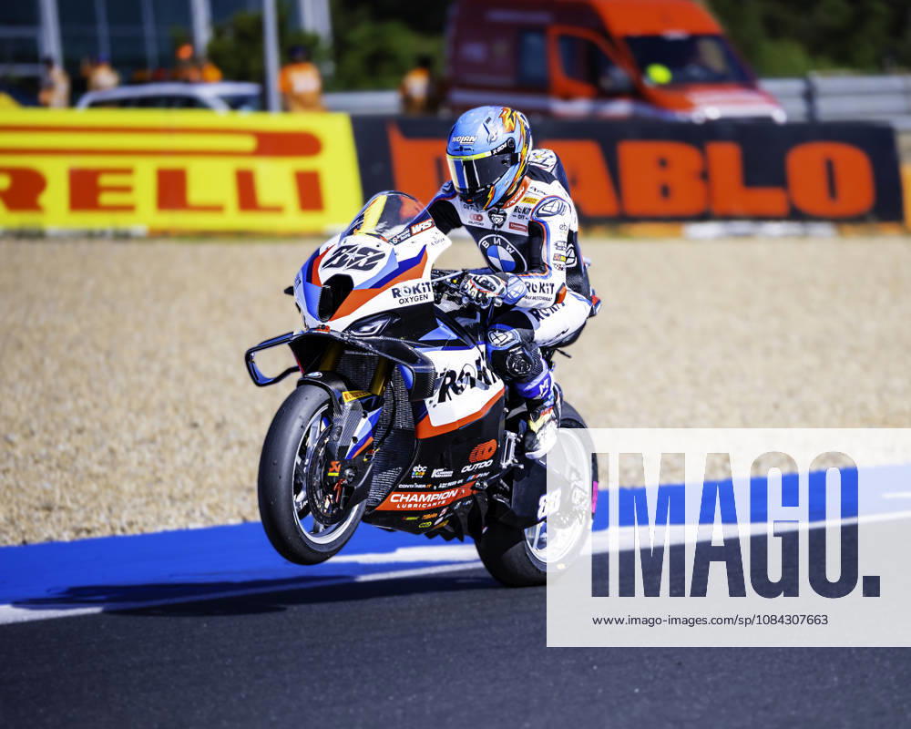 Miguel Oliveira of Rokit BMW Motorrad WorldSBK Team in action during the Superpole of the FIM Superbike World Championship, WM, Weltmeisterschaft at Circuito Estoril on October 10, 2026 in Cascais, Portugal. Cascais Portugal - ZUMAr200 20261010_zsp_r200_016