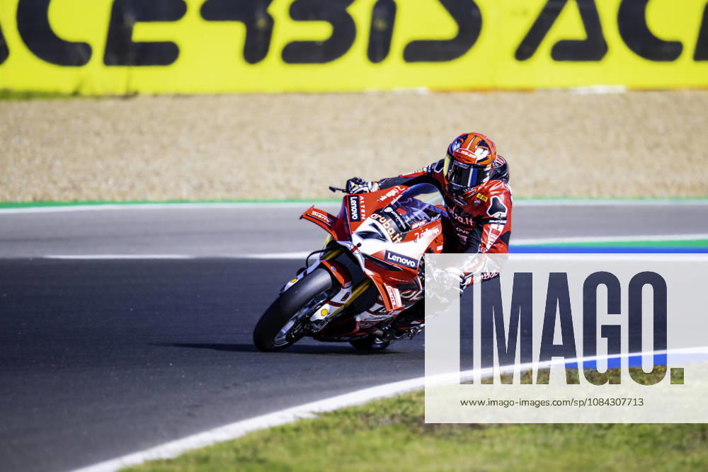 Iker Lecuona of Aruba.It Racing - Ducati in action during the Superpole of the FIM Superbike World Championship, WM, Weltmeisterschaft at Circuito Estoril on October 10, 2026 in Cascais, Portugal. Motorsports 2026: WorldSBK - Tissot Estoril Round - ZUMAr200 20261010_zsp_r200_036