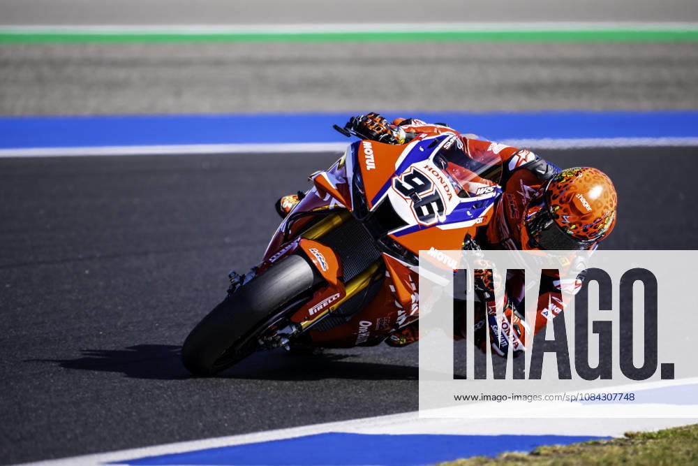 Jake Dixon of Honda HRC in action during the Superpole of the FIM Superbike World Championship, WM, Weltmeisterschaft at Circuito Estoril on October 10, 2026 in Cascais, Portugal. Motorsports 2026: WorldSBK - Tissot Estoril Round - ZUMAr200 20261010_zsp_r200_020