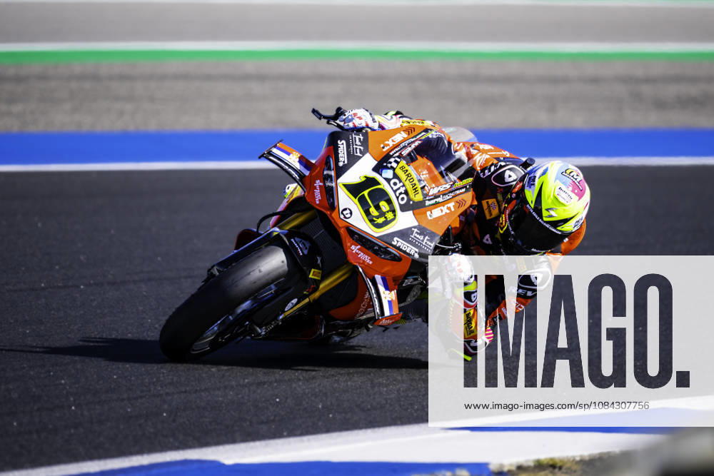 Alvaro Bautista of Barni Spark Racing Team in action during the Superpole of the FIM Superbike World Championship, WM, Weltmeisterschaft at Circuito Estoril on October 10, 2026 in Cascais, Portugal. Motorsports 2026: WorldSBK - Tissot Estoril Round - ZUMAr200 20261010_zsp_r200_022