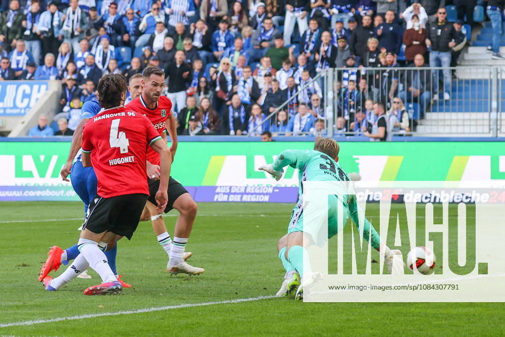 Soccer, 2. Bundesliga, 1. FC Magdeburg vs. Hannover 96,, from left: Goal to make it 2–0 by Emmanuel Iyoha, Magdeburg, 8. DFL and DFB regulations prohibit any use of photographs as image sequences and or quasi-video, Magdeburg