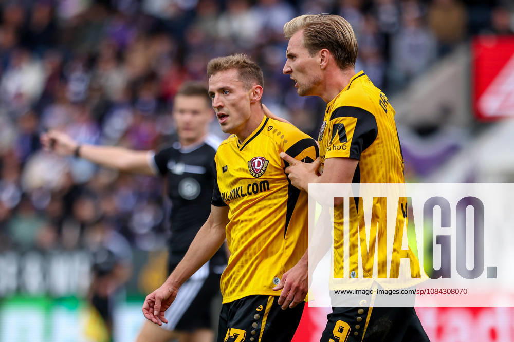 Soccer, 2. Bundesliga, VfL Osnabrück vs. SG Dynamo Dresden, Stadion an der Bremer Brücke, Matchday 7, 2026–2027 Season: Vincent Vermeij (SG Dynamo Dresden 9) celebrates with Niklas Hauptmann (SG Dynamo Dresden 27) after scoring the 0–1 goal. DFB regulations prohibit any use of photographs as image sequences and or quasi-video. Photo: WilkowskixPressefotoKochx NiedLower Saxony, Germany