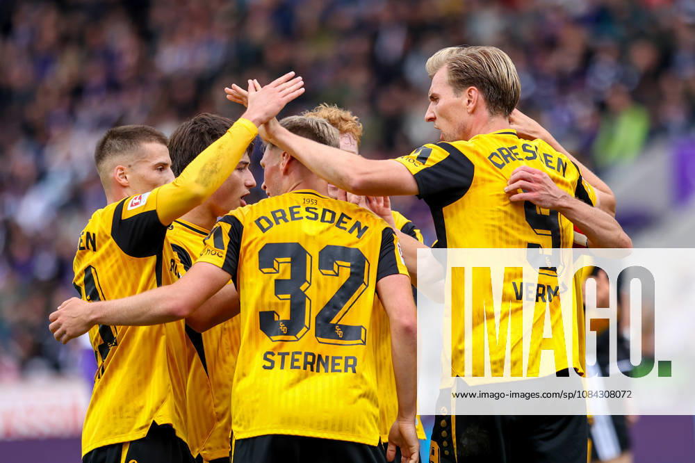 Soccer, 2. Bundesliga, VfL Osnabrück vs. SG Dynamo Dresden, Stadion an der Bremer Brücke, Matchday 7, 2026–2027 season: The team celebrates in a circle as Niklas Hauptmann scores the 0–1 goal for SG Dynamo Dresden. 27. DFB regulations prohibit any use of photographs as image sequences and or quasi-video. Photo: WilkowskixPressefotoKochx, Lower Saxony, Germany