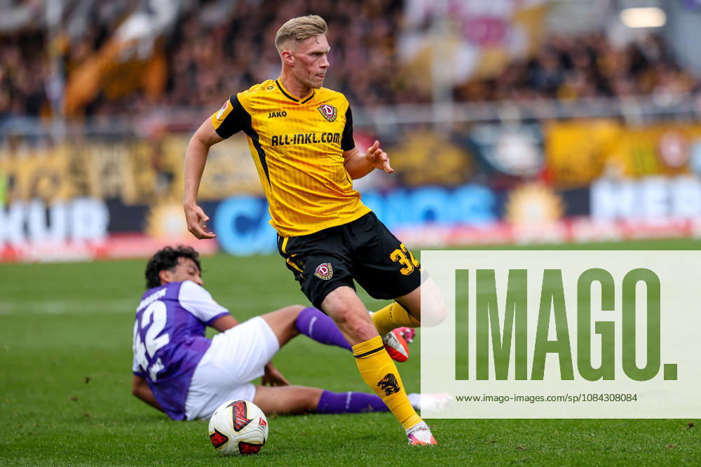 Soccer, 2. Bundesliga, VfL Osnabrück vs. SG Dynamo Dresden, Stadion an der Bremer Brücke, Matchday 7, 2026–2027 season: Jonas Sterner (SG Dynamo Dresden, No. 32) wins a tackle against Jonathan German Gomez (VfL Osnabrück, No. 42). DFB regulations prohibit any use of photographs as image sequences and or quasi-video. Photo: WilkowskixPressefotoKochx, Lower Saxony Germany