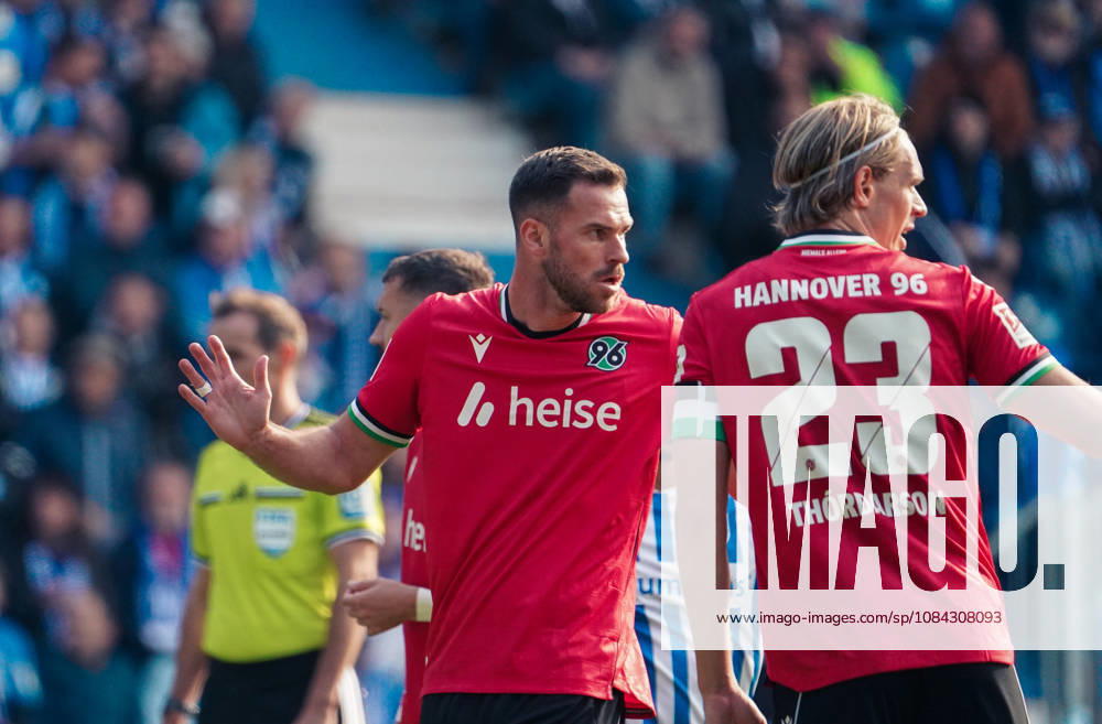 Germany Soccer 2. Bundesliga 2026–2027, Matchday 7: 1. FC Magdeburg vs. Hannover 96, Avnet Arena, Magdeburg; Gestures, Body Language, Emotion: Boris Tomiak (Hannover 96), 3 Stefan Teitur Ørðarson (Hannover 96), 23 Magdeburg, Avnet Arena, Lower Saxony, Germany