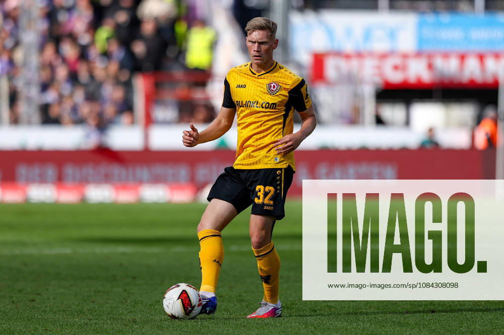 Soccer, 2. Bundesliga, VfL Osnabrück vs. SG Dynamo Dresden, Stadion an der Bremer Brücke, Matchday 7, 2026–2027 season Jonas Sterner SG Dynamo Dresden 32 DFB regulations prohibit any use of photographs as image sequences and or quasi-video Photo by WilkowskixPressefotoKochx Lower Saxony, Germany
