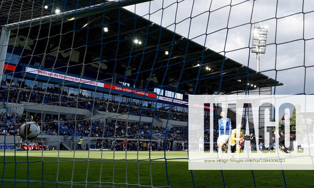 Soccer 2. Bundesliga, SV Darmstadt 98 vs. Energie Cottbus, Aleksandar Vukotic (SV Darmstadt 98), Marcel Schuhen SV Darmstadt 98, Goal Scorers: Justin Butler, FC Energie Cottbus, Goal scored, Goal making it 0–1. DFL and DFB regulations prohibit any use of photographs as image sequences and or quasi-video. Darmstadt