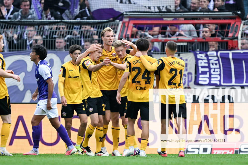 2. Bundesliga, Matchday 26, 27: VfL Osnabrück vs. Dynamo Dresden on October 10, 2026, at the Bremer Brücke in Osnabrück—cheers, goal celebrations, Goal scorers, goal scorer Niklas Hauptmann (Dresden) celebrates with Vincent Vermeij (Dresden), Jonas Sterner (Dresden), and MT