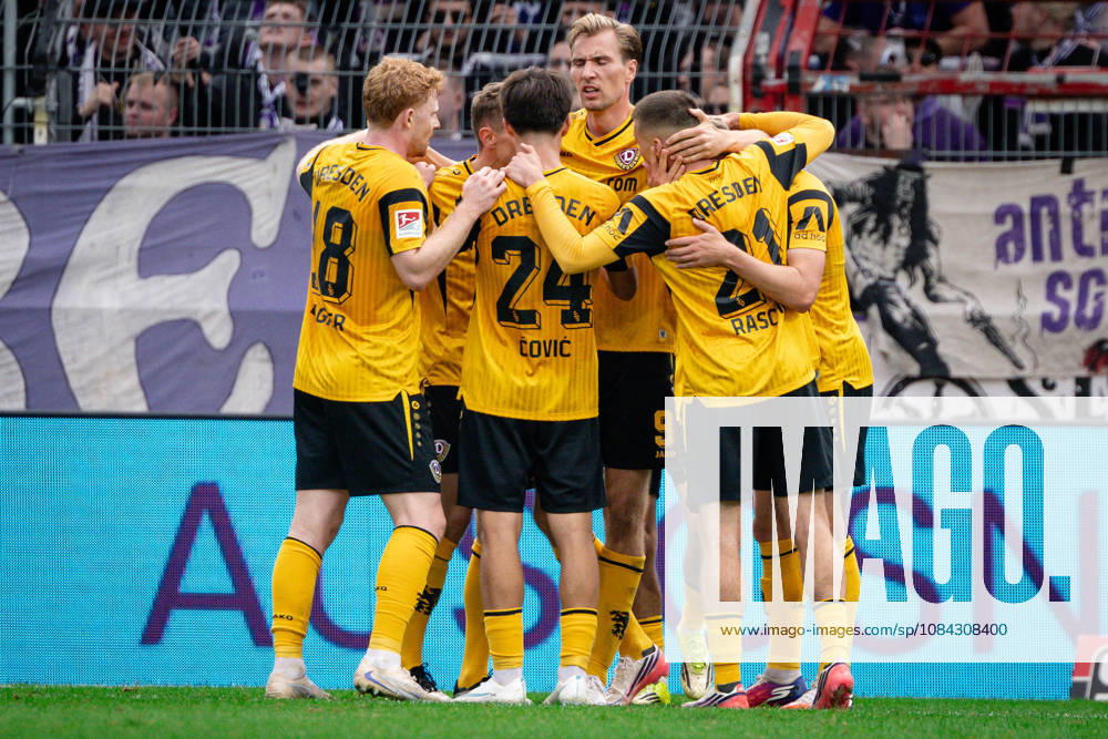 Goal celebration after Niklas Hauptmann s 0-1 goal, 27th minute, Dresden; VfL Osnabrück vs. SG Dynamo Dresden, Soccer, 2. Bundesliga, Matchday 7, October 10, 2026. DFL regulations prohibit any use of photographs as image sequences and or quasi-video. Osnabrück, Lower Saxony, Germany