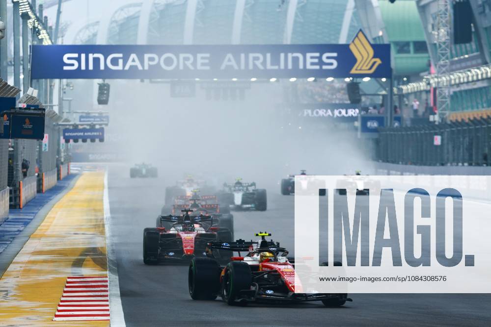 44 HAMILTON Lewis (GBR), Scuderia Ferrari SF 26, action from the 2026 Singapore F1 Grand Prix (GP 17), 2026 Singapore F1 Grand Prix (GP 17), 81 PIASTRI Oscar (AUS), McLaren F1 Team MCL40, action F1 GP 17 Singapore 2026 Singapore