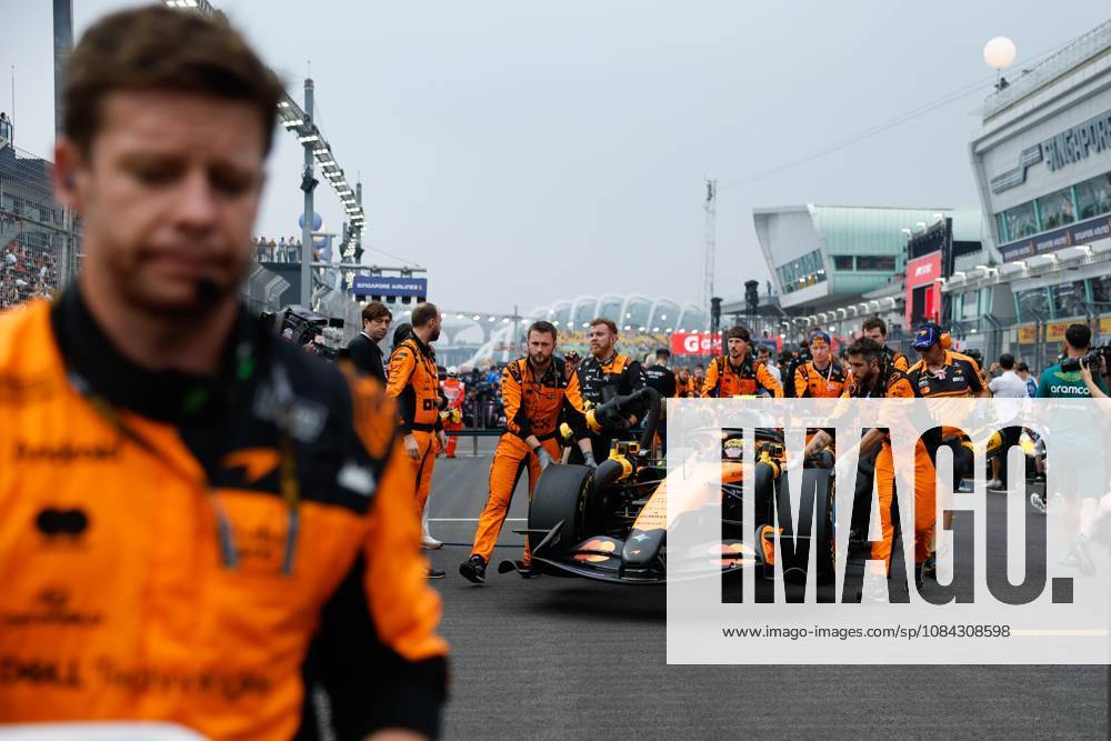 NORRIS Lando (GBR), McLaren F1 Team MCL40, portrait from the 2026 Singapore F1 Grand Prix, Round 17 NORRIS Lando (GBR), McLaren F1 Team MCL40, portrait F1 GP 17 Singapore 2026 F1 GP 17 Singapore 2026 81 PIASTRI Oscar from , McLaren F1 Team MCL40, action F1 GP 17 Singapore 2026 Singapore