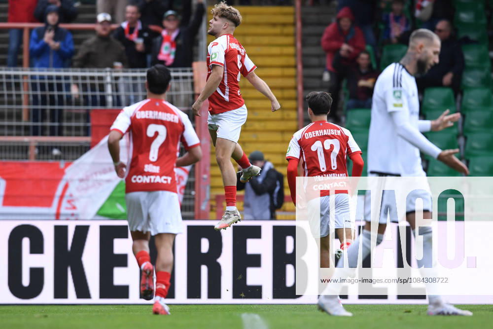 Soccer, Regionalliga West, Matchday 12: Rot Weiß Oberhausen vs. 1. FC Bocholt on October 10, 2026, at the Niederrhein Stadium in Oberhausen. Celebrations after the 1-0 goal by Timur Mehmet Kesim (Oberhausen) xRx