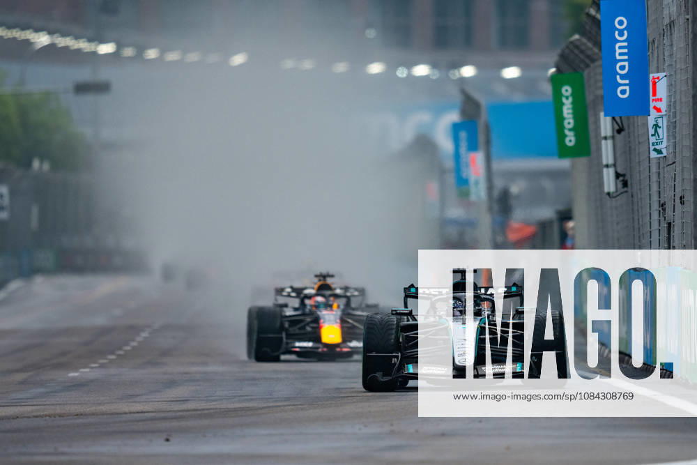 Formula 1 Singapore Airlines Singapore Grand Prix 2026 Levi Erb OVERTAKE MAXPPP - Singapore 10 10 2026 63 RUSSELL George (gbr), Mercedes-AMG PETRONAS Formula One Team, action rain at the Formula 1 Singapore Airlines Singapore Grand Prix 2026, the 16th round of the 2026 FIA Formula 1 World Championship, WM, Weltmeisterschaft at the Marina Bay Street Circuit in Singapore, from 08 to 11 October 2026 Singapore Marina Bay Street Circuit Singapore