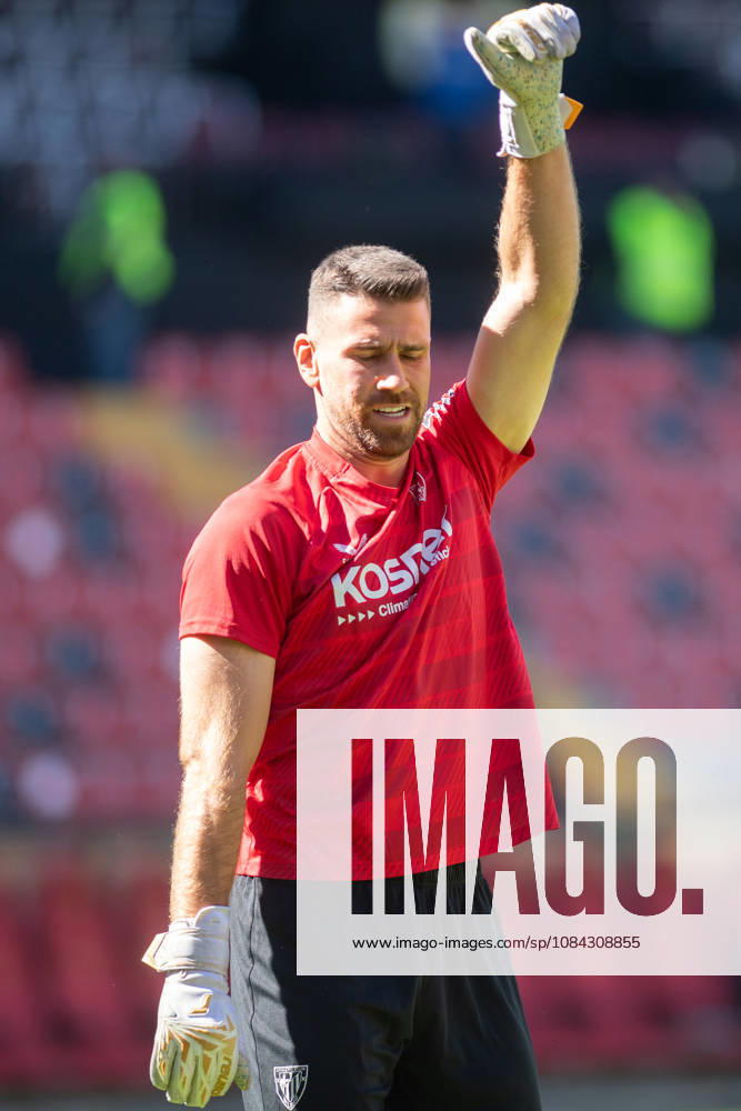 ESP LaLiga EA Sports Rayo Vallecano vs. Athletic Club: Unai Simon of Athletic warms up during the LaLiga EA Sports match between Rayo Vallecano and Athletic Club, played at Vallecas Stadium in Madrid on October 10, 2026, in Spain. Spain Soccer