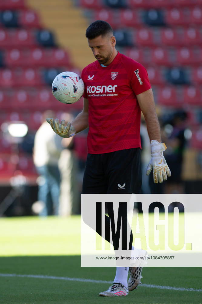 ESP LaLiga EA Sports Rayo Vallecano vs. Athletic Club: Unai Simon of Athletic warms up during the LaLiga EA Sports match between Rayo Vallecano and Athletic Club, played at Vallecas Stadium in Madrid on October 10, 2026, in Spain. Spain Soccer