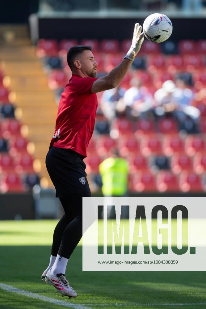 ESP LaLiga EA Sports Rayo Vallecano vs. Athletic Club: Unai Simon of Athletic warms up during the LaLiga EA Sports match between Rayo Vallecano and Athletic Club, played at Vallecas Stadium in Madrid on October 10, 2026, in Spain. Spain Soccer