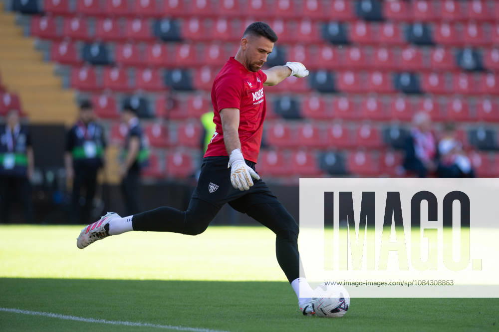 ESP LaLiga EA Sports Rayo Vallecano vs. Athletic Club: Unai Simon of Athletic warms up during the LaLiga EA Sports match between Rayo Vallecano and Athletic Club, played at Vallecas Stadium in Madrid on October 10, 2026, in Spain. Spain Soccer