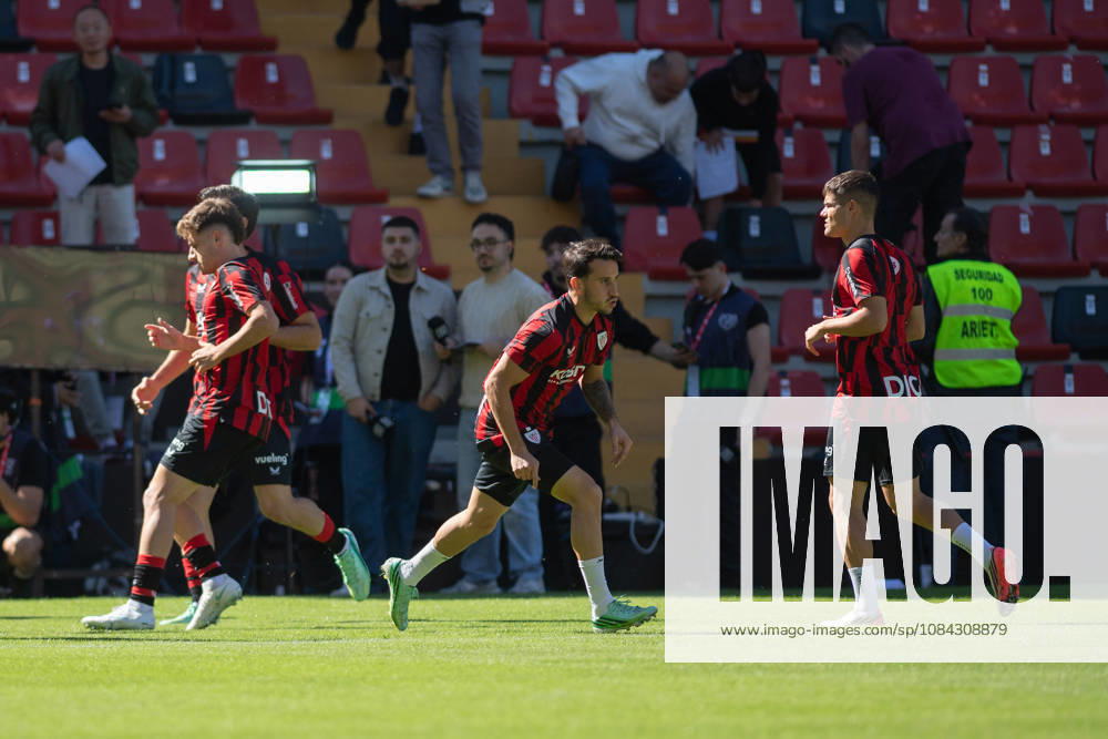 ESP LaLiga EA Sports Rayo Vallecano vs. Athletic Club Alejandro Berenguer Remiro of Athletic warms up during the LaLiga EA Sports match between Rayo Vallecano and Athletic Club played at Vallecas Stadium in Madrid on October 10, 2026 in Spain. Spain Soccer