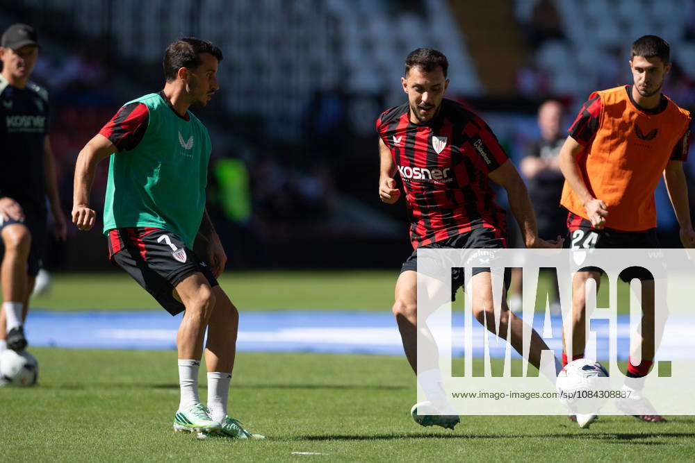ESP LaLiga EA Sports Rayo Vallecano vs. Athletic Club Alejandro Berenguer Remiro of Athletic and Aitor Paredes of Athletic warm up during the LaLiga EA Sports match between Rayo Vallecano and Athletic Club, played at Vallecas Stadium in Madrid on October 10, 2026, in Spain. Spain Soccer
