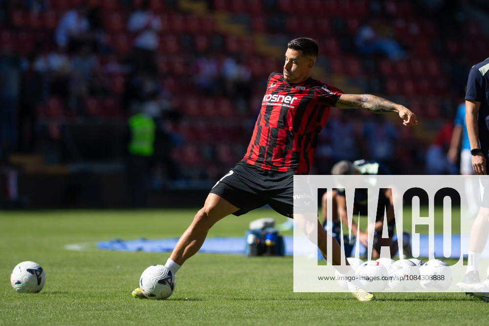 ESP LaLiga EA Sports Rayo Vallecano vs. Athletic Club Alejandro Berenguer Remiro of Athletic warms up during the LaLiga EA Sports match between Rayo Vallecano and Athletic Club played at Vallecas Stadium in Madrid on October 10, 2026 in Spain. Spain Soccer