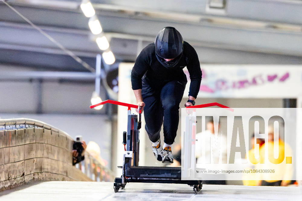 GER, Bobsleigh, Season 26–27, Men, Central Performance Test in Bobsleigh: Push Test. Traditionally, German bobsled pilots and their pushers have gathered in Oberhof for a test of strength. 98559 Oberhof LOTTO Thuringia EISARENA Oberhof Training Hall Start Facility Thuringia Germany