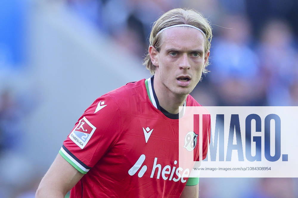 Stefan Teitur Thordarson of Hannover 96 looks disappointed during the 2. Bundesliga match between 1. FC Magdeburg and Hannover 96, Avnet Arena on October 10, 2026, in Magdeburg, Germany. Photo by Marco Steinbrenner, DeFodi Images. Stefan Teitur Thordarson of Hannover 96 looks dejected during the 2nd Bundesliga match between 1 FC Magdeburg and Hannover 96 at Avnet Arena on October 10, 2026 in Magdeburg, Germany. Photo by Marco Steinbrenner, DeFodi Images. DFB and DFL regulations prohibit any use of photographs as image sequences and or quasi-video. Photo by Marco Steinbrenner, DeFodi Images.