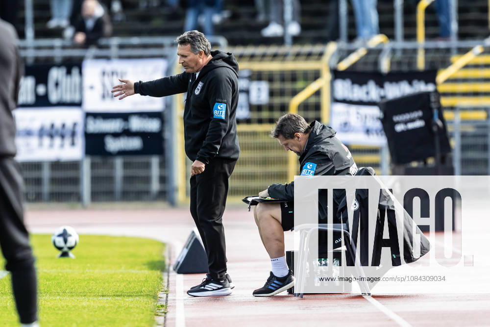 SSV Ulm 1846 Soccer vs. Eintracht Frankfurt II, Soccer, Regionalliga Southwest, Matchday 11, Donaustadion Ulm, October 26, Alois Schwartz, SSV Ulm 1846 Soccer, Head Coach and Sporting Director, Oliver Unsöld, SSV Ulm 1846 Soccer, Assistant Coach, SSV Ulm 1846 Soccer vs. Eintracht Frankfurt II, Soccer, Regionalliga Southwest, Matchday 11, Donaustadion Ulm, October 26, Photo by Lucca Fundel, Ulm, Donaustadion, Baden-Württemberg, Germany