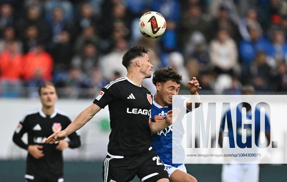 Soccer 2. Bundesliga, SV Darmstadt 98 vs. Energie Cottbus, left: Axel Borgmann (FC Energie Cottbus), William Mikelbrencis (SV Darmstadt 98), header, header duel. DFL and DFB regulations prohibit any use of photographs as image sequences and or quasi-video. Darmstadt