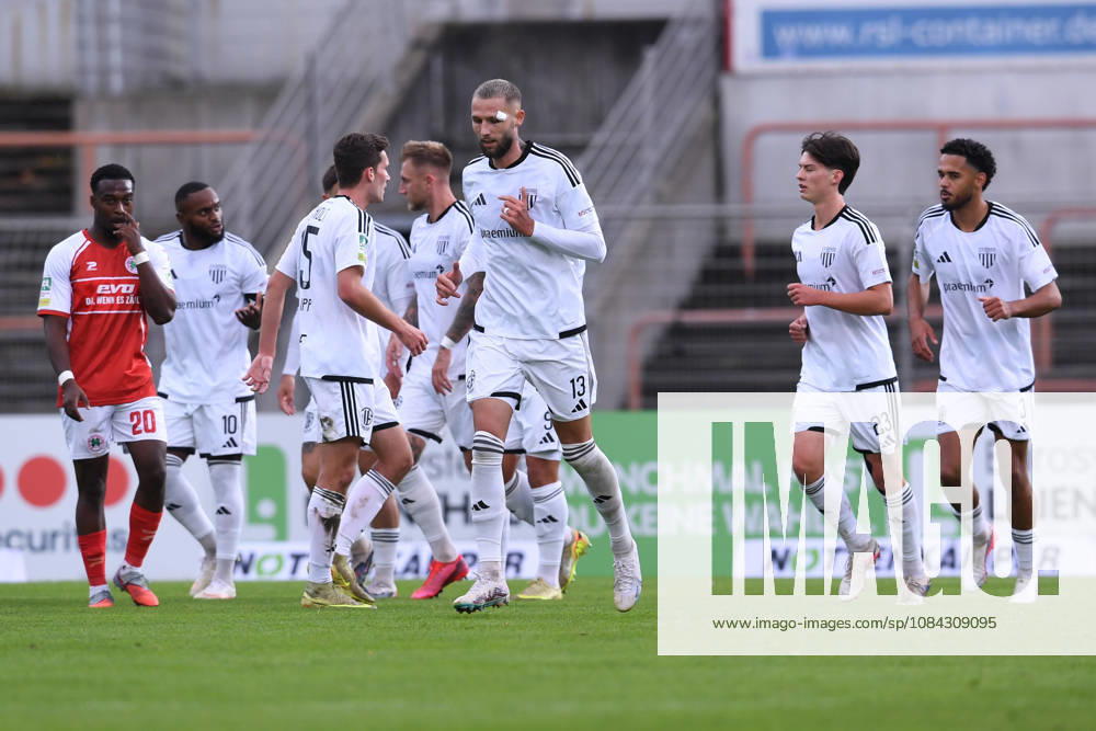 Soccer Regionalliga West, Matchday 12: Rot Weiß Oberhausen vs. 1 FC Bocholt on October 10, 2026, at the Niederrhein Stadium in Oberhausen. Fans celebrate the 1-1 goal scored by Dominik Lanius of Bocholt. xRx