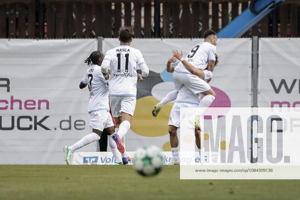 Soccer 3rd Division, SG Sonnenhof Grossaspach vs. SV Waldhof Mannheim: Jubilation over the 1-1 draw thanks to Lovis Bierschenk, SV Waldhof Mannheim, 7