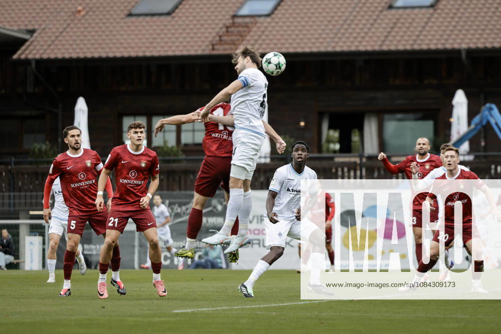 Soccer 3rd Division, SG Sonnenhof Grossaspach vs. SV Waldhof Mannheim, Lukas Klünter (SV Waldhof Mannheim) heads the ball toward the goal in the 24th minute