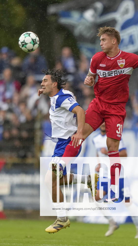 Hänsch Arena, Meppen, GER, 3. Liga, Matchday 9: SV Meppen vs. VfB Stuttgart II, Heading duel between Niclas Nadj (SV Meppen, 40) and Veit Stange (VfB Stuttgart II, 31). DFL REGULATIONS PROHIBIT ANY USE OF PHOTOGRAPHS AS IMAGE SEQUENCES AND OR QUASI-VIDEO. Meppen, Lower Saxony, Hänsch Arena