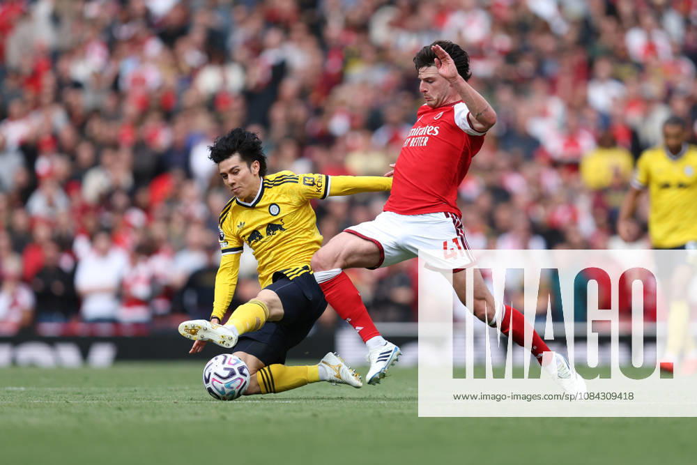 Arsenal gegen Leeds United, 10. Oktober 2026, London, Premier League, Fußball: Arsenal gegen Leeds United. Ao Tanaka von Leeds United entzieht Declan Rice von Arsenal den Ball. Foto: Charlotte Wilson, Offside, London, Großbritannien