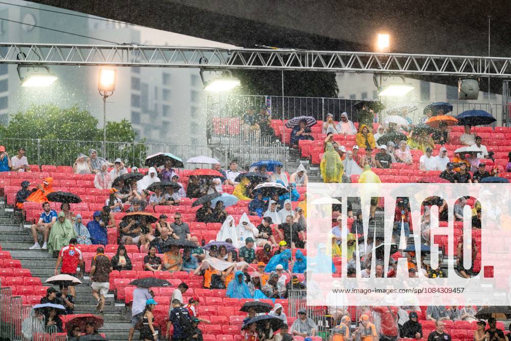 2026 Formula 1 Singapore Grand Prix - Sprint Audience with umbrellas under heavy rain during Qualifying day on Saturday during the Formula 1 Singapore Airlines Singapore Grand Prix 2026 at Marina Bay Street Circuit, Singapore, on October 10, 2026. Photo by Antoine LAPEYRE Reveries Agency via ABACAPRESS.COM Singapore Singapore