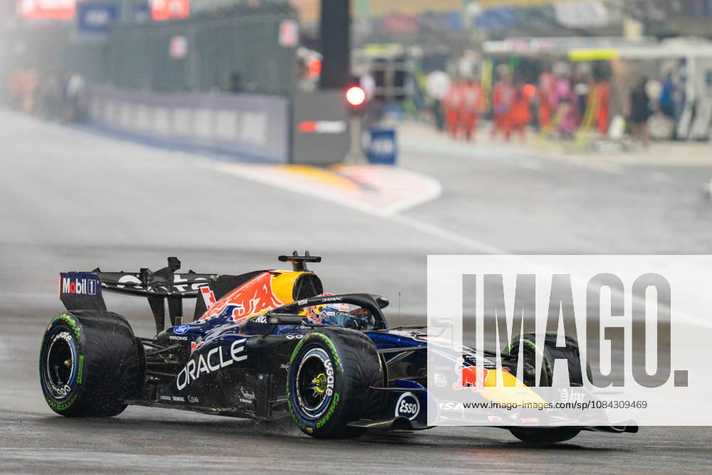 2026 Formula 1 Singapore Grand Prix - Sprint MAX VERSTAPPEN 1 (NED) of Oracle Red Bull Racing (Red Bull Racing RB22) during Qualifying day on Saturday during the Formula 1 Singapore Airlines Singapore Grand Prix 2026 at Marina Bay Street Circuit, Singapore, on October 10, 2026. Photo by Antoine LAPEYRE Reveries Agency via ABACAPRESS.COM Singapore Singapore