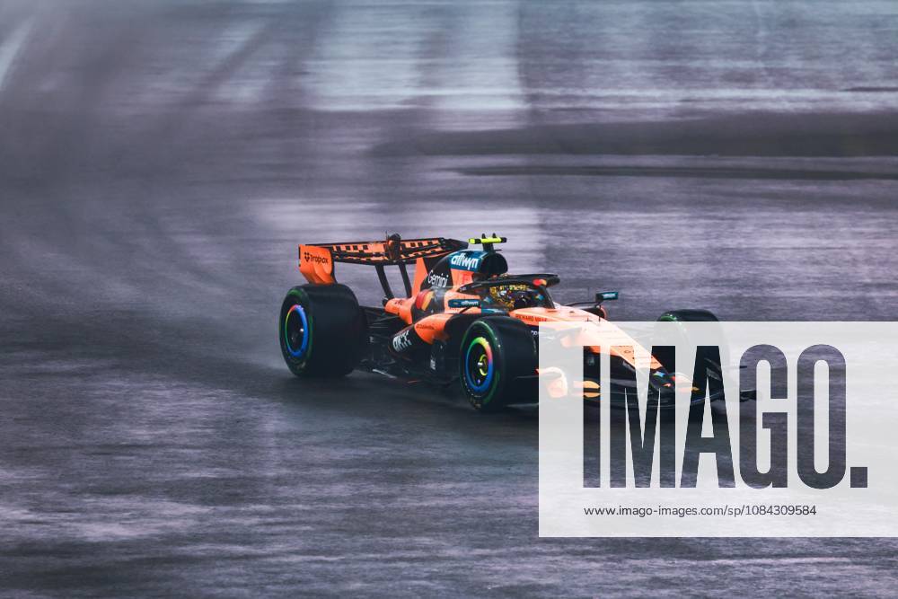 01 NORRIS Lando gbr, McLaren F1 Team MCL40, action F1 GP 17 Singapore 2026 F1 GP 17 Singapore 2026 81 PIASTRI Oscar out, McLaren F1 Team MCL40, action F1 GP 17 Singapore 2026 Singapore