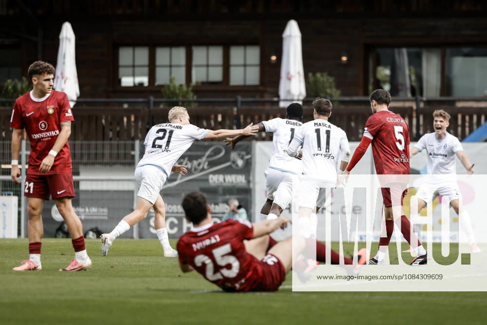Soccer 3rd Division, SG Sonnenhof Grossaspach vs. SV Waldhof Mannheim: Jubilation over the 1-2 win thanks to Oluwaseun Ogbemudia, SV Waldhof Mannheim, 14