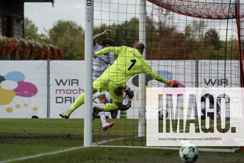Soccer 3rd Division, SG Sonnenhof Großaspach vs. SV Waldhof Mannheim; Diego Michel (SV Waldhof Mannheim) scored the first goal, Maximilian Reule (SG Sonnenhof Großaspach) scored the second, and the third was a header.