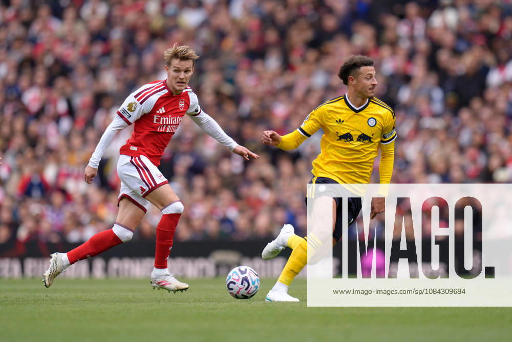 10th October 2026; Emirates Stadium, London, England; Premier League Football, Arsenal versus Leeds United; Martin Odegaard of Arsenal runs with the ball TomxMajor
