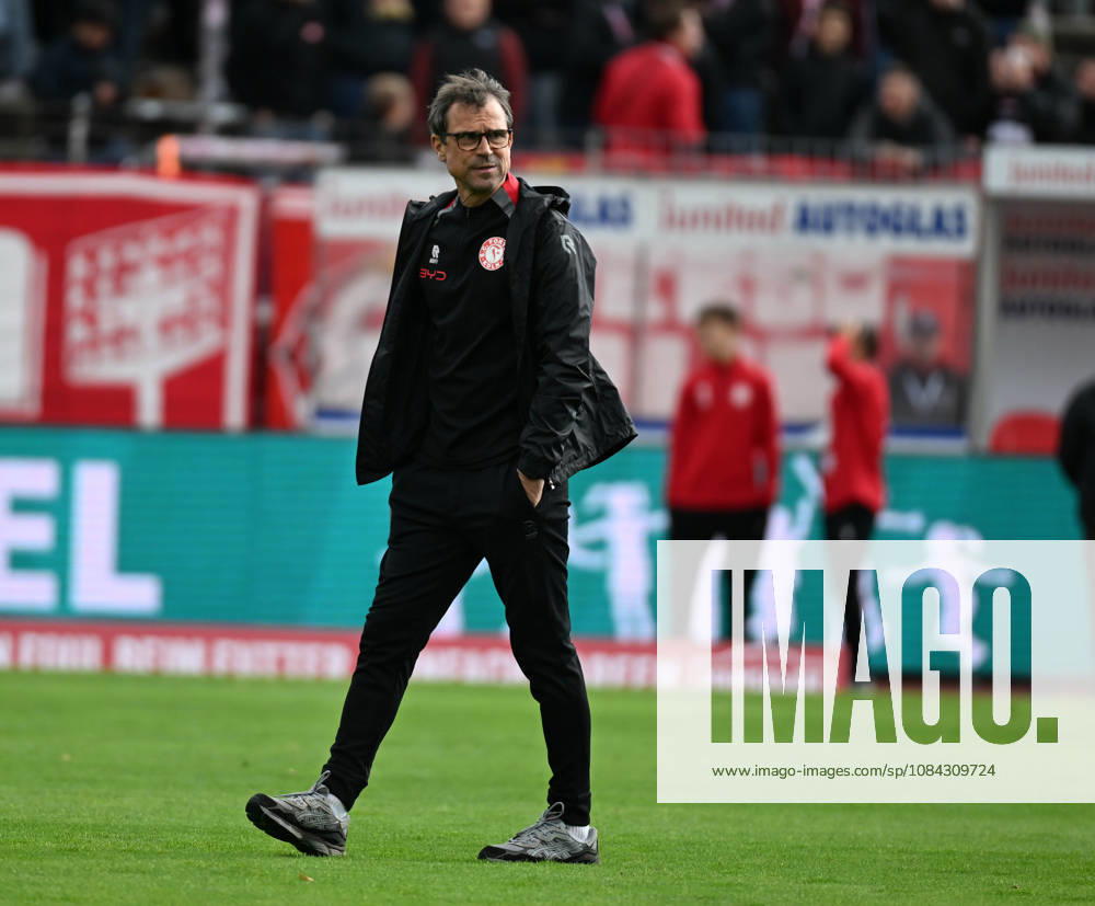 Soccer 3rd Division, Fortuna Cologne vs. Saarbrücken, Coach Matthias Mink, SC Fortuna Cologne