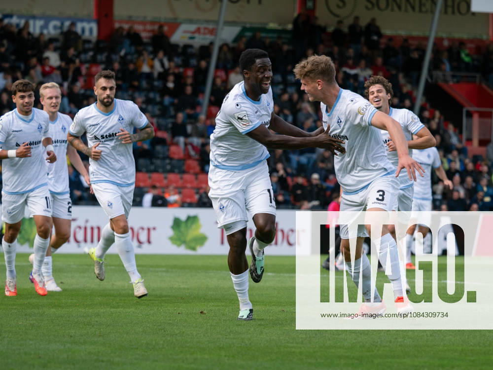 Goal to make it 1–2 by Oluwaseun Ogbemudia of SV Waldhof Mannheim, No. 14 in the middle, Celebration, Joy, Emotion, Team Celebration, Gesture, GER, Soccer, SG Sonnenhof Grossaspach vs. SV Waldhof Mannheim, 3rd Division, Matchday 8, Aspach, 2026–2027 Season, October 10, 2026, GER, soccer, SG Sonnenhof Grossaspach vs. SV Waldhof Mannheim, 3rd Division, Matchday 8, Aspach, 2026–2027 season, October 10, 2026, Aspach