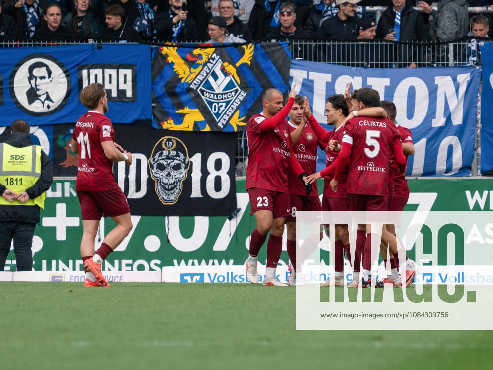 Goal to make it 1–0 by Luca Molinari, SG Sonnenhof Grossaspach, 21 Goal celebration with the team, cheering, joy, emotion, team celebration, gestures, GER, soccer, SG Sonnenhof Grossaspach vs. SV Waldhof Mannheim, 3rd Division, Matchday 8, Aspach, 2026–2027 season, October 10, 2026, GER, soccer, SG Sonnenhof Grossaspach vs. SV Waldhof Mannheim, 3rd Division, Matchday 8, Aspach, 2026–2027 season, October 10, 2026, Aspach