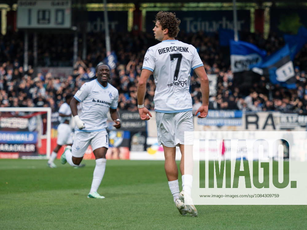 Goal to make it 1-1 by Lovis Bierschenk, SV Waldhof Mannheim, 07 Goal celebration, cheering, joy, emotion, team celebration, gestures, GER, soccer, SG Sonnenhof Grossaspach vs. SV Waldhof Mannheim, 3rd Division, Matchday 8, Aspach, 2026–2027 season, October 10, 2026, GER, soccer, SG Sonnenhof Grossaspach vs. SV Waldhof Mannheim, 3rd Division, Matchday 8, Aspach, 2026–2027 season, October 10, 2026, Aspach