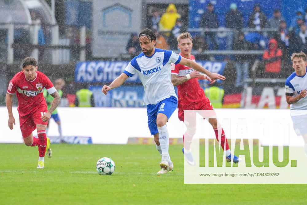 German Soccer, 3rd Division, Matchday 8, Hänsch Arena, Meppen, Emsland, Lower Saxony, SV Meppen vs. VfB Stuttgart U21, VfB Stuttgart II s Ersin Zehir, SV Meppen, 6, comes out on top