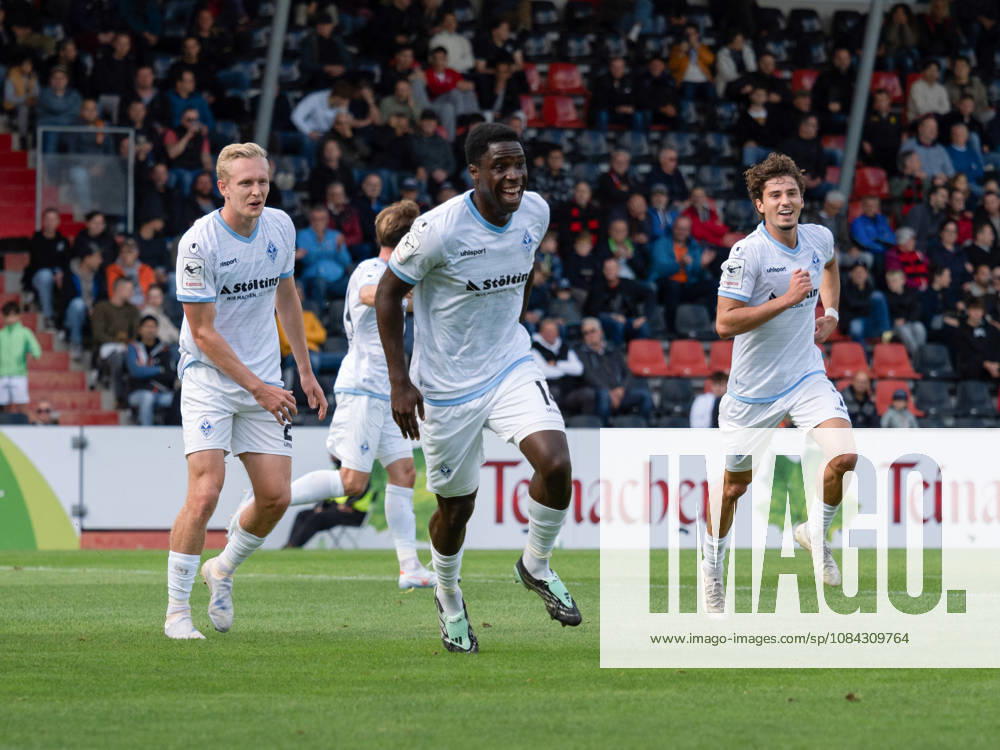Goal to make it 1–2 by Oluwaseun Ogbemudia of SV Waldhof Mannheim, No. 14 in the middle, Celebration, Joy, Emotion, Team Celebration, Gesture, GER, Soccer, SG Sonnenhof Grossaspach vs. SV Waldhof Mannheim, 3rd Division, Matchday 8, Aspach, 2026–2027 Season, October 10, 2026, GER, soccer, SG Sonnenhof Grossaspach vs. SV Waldhof Mannheim, 3rd Division, Matchday 8, Aspach, 2026–2027 season, October 10, 2026, Aspach