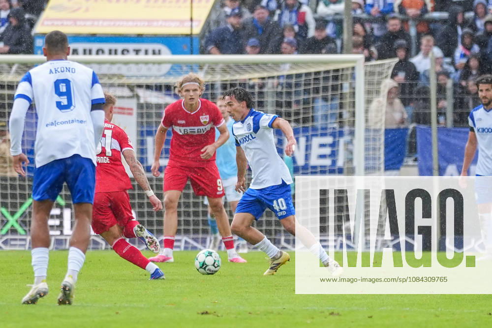 German Soccer, 3rd Division, Matchday 8, Hänsch Arena, Meppen, Emsland, Lower Saxony, SV Meppen vs. VfB Stuttgart U21, VfB Stuttgart II s Niclas Nadj vs. SV Meppen, 40