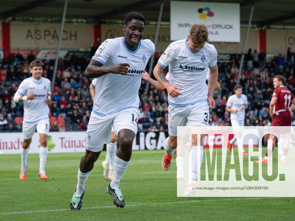 Goal to make it 1–2 by Oluwaseun Ogbemudia of SV Waldhof Mannheim, No. 14 in the middle, Celebration, Joy, Emotion, Team Celebration, Gesture, GER, Soccer, SG Sonnenhof Grossaspach vs. SV Waldhof Mannheim, 3rd Division, Matchday 8, Aspach, 2026–2027 Season, October 10, 2026, GER, soccer, SG Sonnenhof Grossaspach vs. SV Waldhof Mannheim, 3rd Division, Matchday 8, Aspach, 2026–2027 season, October 10, 2026, Aspach