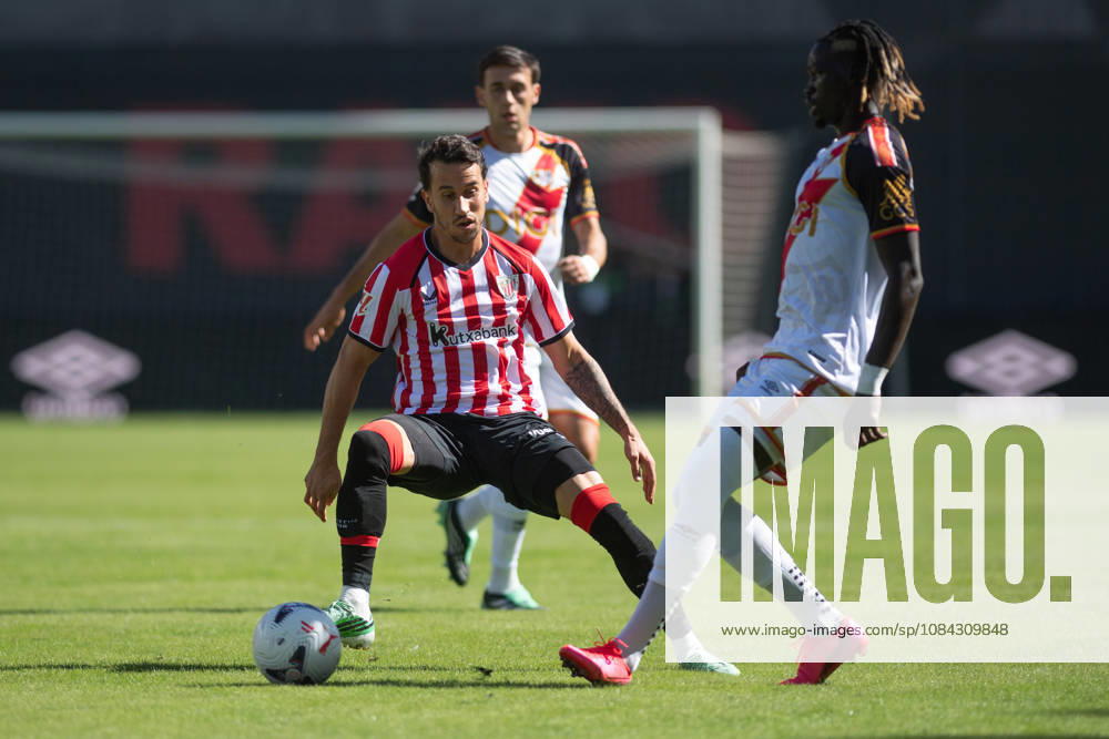 ESP LaLiga EA Sports Rayo Vallecano vs. Athletic Club Alejandro Berenguer Remiro of Athletic during the LaLiga EA Sports match between Rayo Vallecano and Athletic Club played at Vallecas Stadium in Madrid on October 10, 2026 in Spain Spanish Soccer