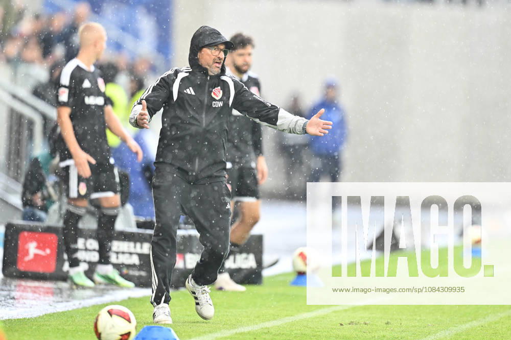 Soccer 2. Bundesliga, SV Darmstadt 98 vs. Energie Cottbus; Coach Claus Dieter Wollnitz; FC Energie Cottbus looks disappointed, looking disappointed, disappointed gives instructions, gesticulates, gesticulando Darmstadt