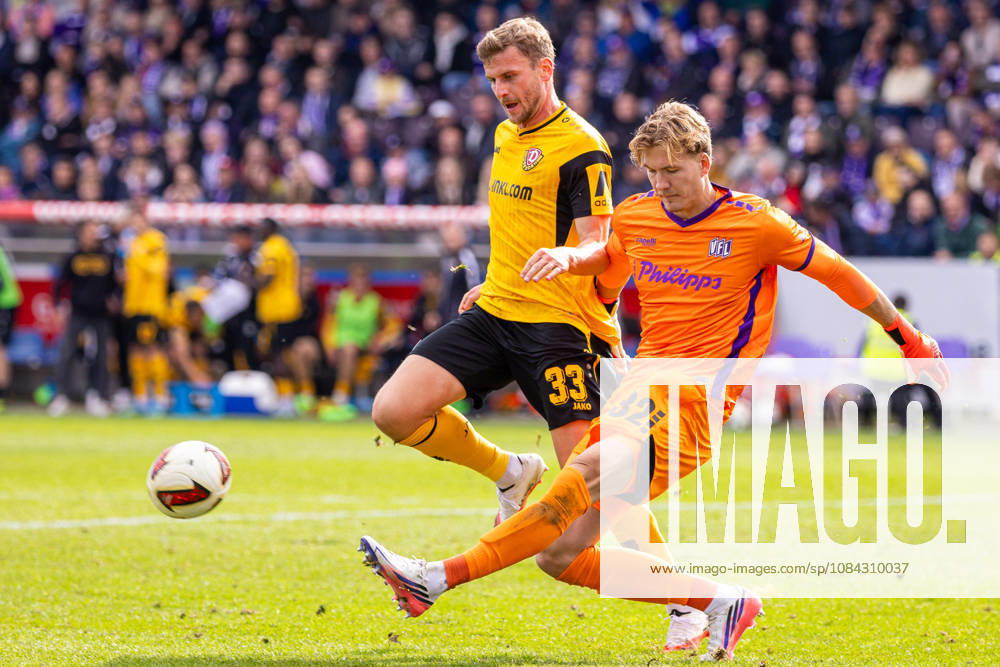 L R Christoph Daferner (SG Dynamo Dresden, 33) in a tackle with Jonas Krumrey (VfL Osnabrück, 32, GER), VfL Osnabrück vs. SG Dynamo Dresden, Soccer, 2. Bundesliga, Matchday 7, 2026–2027 season, October 10, 2026 DFL regulations prohibit any use of photographs as image sequences and or quasi-video GER, VfL Osnabrück vs. SG Dynamo Dresden, soccer, 2. Bundesliga, Matchday 7, 2026–2027 season, October 10, 2026, Osnabrück